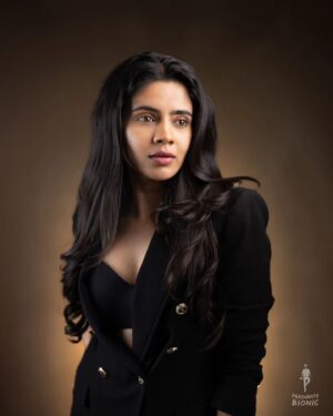 Soundariya Nanjundan Instagram - Ms. Marvel😅❤️🔥 shot by @prashanth_bionic with beautiful @soundariya_nanjundan at the Bionic Studio, Chennai. 

For Shoots, DM/ Email us #BIONICPHOTOGRAPHY 
.
Mua @harisri_official_
.
#modelshoot #weddinginspiration  #telugubride  #indianwedding #indianbride #bridesofinstagram  #chennaiinfluencer #indianphotography  #weddingphotography #tamilwedding #couplesgoals #couplephotography #chennai