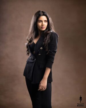 Soundariya Nanjundan Instagram - Ms. Marvel😅❤️🔥 shot by @prashanth_bionic with beautiful @soundariya_nanjundan at the Bionic Studio, Chennai. 

For Shoots, DM/ Email us #BIONICPHOTOGRAPHY 
.
Mua @harisri_official_
.
#modelshoot #weddinginspiration  #telugubride  #indianwedding #indianbride #bridesofinstagram  #chennaiinfluencer #indianphotography  #weddingphotography #tamilwedding #couplesgoals #couplephotography #chennai