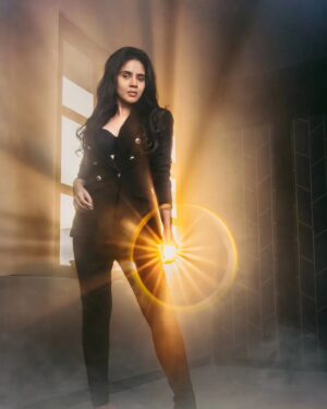 Soundariya Nanjundan Instagram - Ms. Marvel😅❤️🔥 shot by @prashanth_bionic with beautiful @soundariya_nanjundan at the Bionic Studio, Chennai. 

For Shoots, DM/ Email us #BIONICPHOTOGRAPHY 
.
Mua @harisri_official_
.
#modelshoot #weddinginspiration  #telugubride  #indianwedding #indianbride #bridesofinstagram  #chennaiinfluencer #indianphotography  #weddingphotography #tamilwedding #couplesgoals #couplephotography #chennai