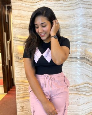 Sree Nithi Instagram - Be the reason someone smiles today🫰🏻

Pc : @its_lingeshwaran303 🥰