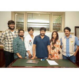 Sree Vishnu Instagram - Beyond blessed to have you launch our Trailer sir MEGASTAR @chiranjeevikonidela 🤗

Forever indebted to you for taking out your time for us 🙏🏻

- (Trailer link in bio) 

#Samajavaragamana In cinemas from June 29 ✨

In @linenbloomofficial 
Stylist @vid_vidya