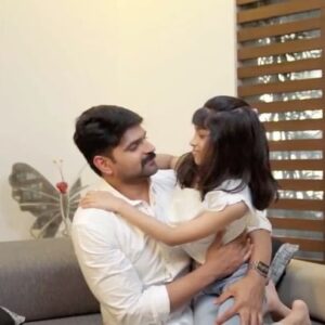 Sree Vishnu Instagram - For my daughter, nothing but 100%! We have switched to farm fresh Cow Milk by @countrydelightnatural #NoAdulteration #SuretyOfPurity 

#CountryDelightMilk #PureCowMilk #NaturallyAchaNaturallySacha #ad

Styled by - @vid_vidya
