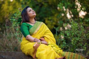 Sreeja Shyam Instagram - വിഷു വരുന്നോ, വർഷം വരുന്നോ എന്നൊക്കെ നോക്കി ഇരുപ്പാണ്!!! 
പ്രിയപ്പെട്ടവർക്കെല്ലാം വിഷു ആശംസകൾ 
💛💚💛
clicked by @ajith_plakatphotography