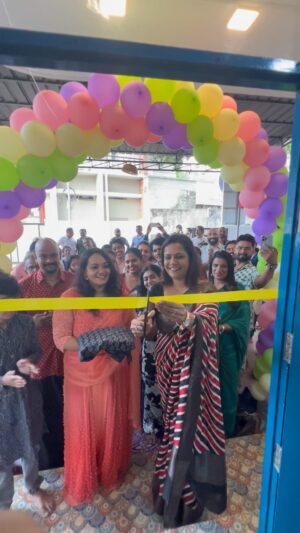 Sreeja Shyam Instagram - ഏറ്റവും അടുത്ത കൂട്ടുകാരിയുടെ സംരംഭം ആണ്! ഉദ്‌ഘാടനം ചെയ്യണം എന്ന് പറഞ്ഞപ്പോ, അത് വേണോ എന്ന് പല തവണ ചോദിച്ചതാ... ഇനീപ്പോ അത് നന്നായി പോകേണ്ടത് എന്റെ കൂടി ഉത്തരവാദിത്വം ആയി! Polka Dolts ന്റെ പ്രധാന കസ്റ്റമേഴ്സിൽ ഒരാൾ എന്ന നിലക്ക് ക്വാളിറ്റിയിൽ എന്റെ ഗ്യാരണ്ടി! 
അപ്പൊ എല്ലാവരും പോണം, ഉടുപ്പ് വാങ്ങണം, പ്രസ്ഥാനം വിജയിപ്പിക്കണം❤️
വഴുതക്കാട് കാർമൽ സ്കൂളിനടുത്താണ് ലൊക്കേഷൻ! 

Congratulations on the grand re-opening of @polkadotsbysandypillai! It was an honor to be part of the inauguration. Wishing you abundant success, happiness, and fulfillment as you embark on this exciting journey my dearest @sandypillai28!