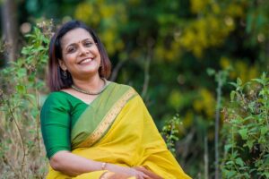 Sreeja Shyam Instagram - വിഷു വരുന്നോ, വർഷം വരുന്നോ എന്നൊക്കെ നോക്കി ഇരുപ്പാണ്!!! 
പ്രിയപ്പെട്ടവർക്കെല്ലാം വിഷു ആശംസകൾ 
💛💚💛
clicked by @ajith_plakatphotography