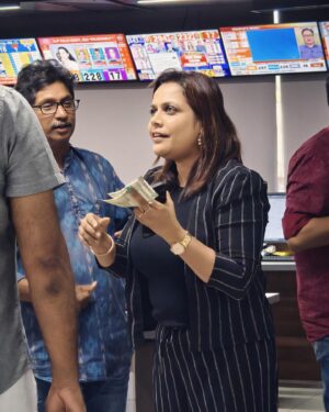 Sreeja Shyam Instagram - Moments of pride and happiness! 
(Includes winning of a bet frm your chief)
#countingday #election2024 #journolife #candid
captured by
@varungfx