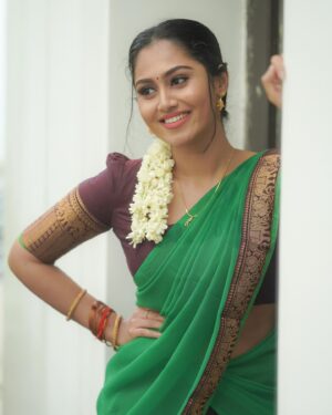Sreethu Krishnan Instagram - 🌺☘️✨

Costumes - @ivalinmabia
Photographer - @camerasenthil
Makeup - @sharanyas_makeupartistry
Hair - @deepathomas_makeover_artistry
Shoot Organized by @rrajeshananda