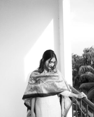 Sri Devi Instagram - ஓர் அலையாய் வந்து எனை அடித்தாய்
கடலாய் மாறிப்பின் எனை இழுத்தாய் 🤍

#coimbatore #fyp #instagram