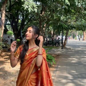Sri Devi Instagram - தேடிச் சேர்த்தக்…
காசப் போல்…
காதல் இருக்குதா…
கொஞ்சமாக எடுக்குற…
கொஞ்சம் தடுக்குதா…? 🧡

#fyp #fypシ #explorepage #pongal #coimbatore