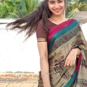 Sri Devi Instagram - மின்னலே என் வானம் உன்னைத் தேடுதே 💕🌻

#coimbatore #fyp