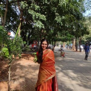 Sri Devi Instagram - தேடிச் சேர்த்தக்…
காசப் போல்…
காதல் இருக்குதா…
கொஞ்சமாக எடுக்குற…
கொஞ்சம் தடுக்குதா…? 🧡

#fyp #fypシ #explorepage #pongal #coimbatore