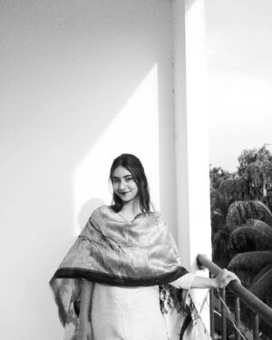Sri Devi Instagram - ஓர் அலையாய் வந்து எனை அடித்தாய்
கடலாய் மாறிப்பின் எனை இழுத்தாய் 🤍

#coimbatore #fyp #instagram