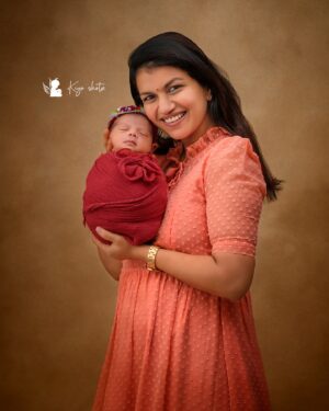Sridevi Ashok Instagram - SITARA CHINTALA & SRUSHTI CHINTALA
Concept and Photography: @kiyoshotz 
Feeding dress : @momzcradle 
Tears of Happiness Flow as Newborn Completes Family 🥰❤️
Newborn photoshoots are best scheduled within the first two weeks after birth when babies are more likely to sleep deeply and curl up in adorable poses.