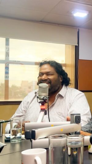 Srikanth Deva Instagram - 🎙️Ah Mudhal Akku Song 🎶 With Gorgeous Actress @srushtidangeoffl ✌🏻
#ahmudhalakku #jithan #srushtidange #radiocity #srikanthdeva #srikanthdevamusic #srikanthdevamusical #srikanthdevasongs #srikanthdevafans #srikanthdevahits
