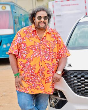 Srikanth Deva Instagram - 😎🎶

📸Pc: @evidencemaker 

#cookwithcomali #cwc #cook #srikanthdeva #srikanthdevamusic #srikanthdevamusical #srikanthdevasongs #srikanthdevafans #srikanthdevahits