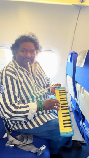 Srikanth Deva Instagram - 🎹Playing ‘Chennai senthamizh’Song  on the Harmonica while flying high in the sky! ✈️🎶 
♥️🙌🏻Thanks to @indigo.6e 🛩️
#skymelodies #chennaisenthamizh #indigo #jayamravi #mohanraja #asin #harmonica #mkumaransonofmahalakshmi #srikanthdeva #srikanthdevamusic #srikanthdevamusical #srikanthdevasongs #srikanthdevafans #srikanthdevahits