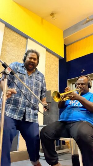 Srikanth Deva Instagram - 🎺Trumpet Bgm of Kadhal Vaibogame song Remix Version 🎶
#kadhalvaibogame #trumpet #bgm #remix #perumal #srikanthdeva #srikanthdevamusic #srikanthdevamusical #srikanthdevasongs #srikanthdevafans #srikanthdevahits