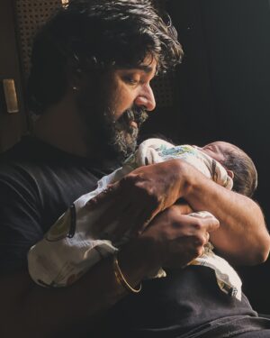 Srinish Aravind Instagram - This moment captured in my heart forever😍😍😍❤️ #littleprincess #daddysgirls