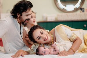 Srinish Aravind Instagram - Nitara Srinish ✨🧿
.
.
✨
Click @sainu_whiteline @_whiteline_photography_ 
Decor @thegreindale 
MUA and Jewellery @sajithandsujith 
Styled by @sabarinathk_ 
Saree @kasavukada_1985 
Nila wearing @sabarinathk_ 
Saree draping @drapewithkp