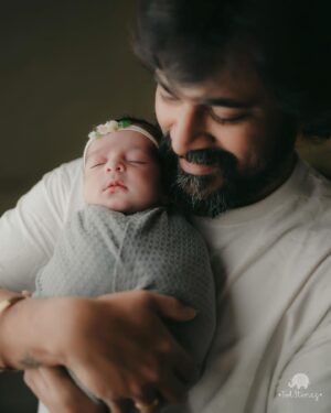 Srinish Aravind Instagram - My little princess ❤️❤️❤️🧿 #littleprincess 
.
Click : @todstories
Outfit : @barrax.in