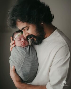 Srinish Aravind Instagram - My little princess ❤️❤️❤️🧿 #littleprincess 
.
Click : @todstories
Outfit : @barrax.in