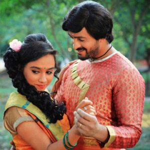 Srividya Shastry Instagram - ಅಣ್ಣಾವ್ರ ಹುಟ್ಟುಹಬ್ಬದ ಪ್ರಯುಕ್ತ, ನಮ್ಮ "ಬೆಟ್ಟದ ಹೂ" ತಂಡದಿಂದ ಒಂದು ಸಣ್ಣ ಪ್ರಯತ್ನ. ✨️

Stay tuned! 

#BettadaHoo 
Mon - Sat 08:00pm
#StarSuvarna

#DrRajkumar ❤️