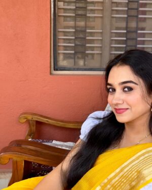 Srividya Shastry Instagram - 💛🤍 
.
.
.
.
.
📷 @vinay_kashyap3