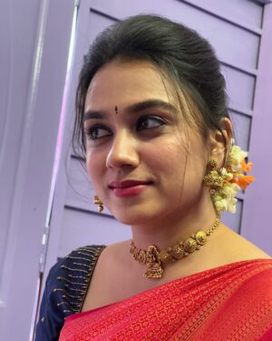 Srividya Shastry Instagram - I am out of captions!!😕
By the way thank you @poojitha_kb for the choker😂😂.