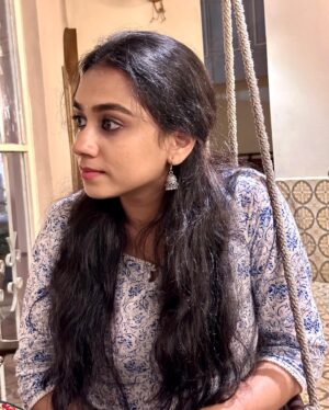 Srividya Shastry Instagram - Life isn’t perfect, so why should your hair?😉

#plandid #messyhair