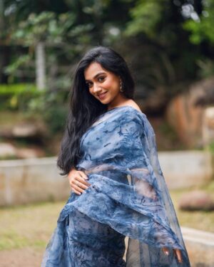 Srividya Shastry Instagram - Couldn’t think of a caption, song say’s it all😉
.
.
.
.
.
#saree#actress #television #movies