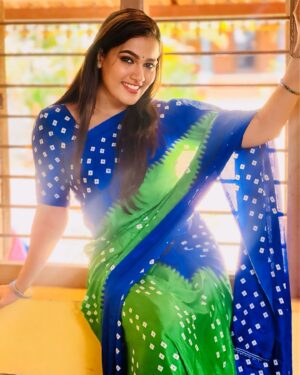 Sriya Surendran Instagram - Call it Saree love affair ❤️
.
.
.
#saree #shoot #serial #chellamma #megha #vijatv #happiness #goodtimes #viral #trending #tamil #malayali #chennai #artist #actor #arts #location #set #love #passion #professional #happiness #smile