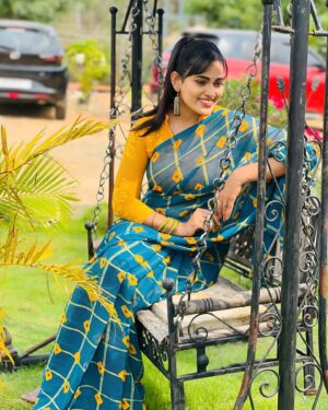 Sriya Surendran Instagram - Soft smiles ,wild heart ❤️ 🍃.
.
.
.
#viral #trending #happy #happiness #serial #set #actor #artist #location #vijay #vijaytvserial #chellamma #megha #sriyasurendran #chennai #goodtimes #ootd #foryou #sareelove #malayali