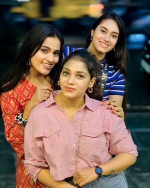 Sriya Surendran Instagram - Life is awful ugly place not to have best friends❤️! 
.
.
.
 
#viral #trending #happiness #goodlife #ootd #nightlife #night #friends #bff #instadaily #instamood #gf #chennai #foryou