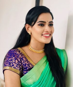 Sriya Surendran Instagram - Going confidently in the direction of my dreams.
.
.
.
#viral #trending #happiness #goodtimes #ootd #saree #instagood #instadaily #moments #foryou