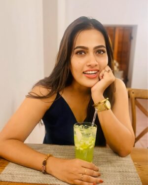 Sriya Surendran Instagram - The kind of love that’s like a fine wine; it gets better with every date.”
.
.
.
#viral #passionate #trending #love
