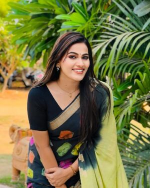 Sriya Surendran Instagram - I chase dreams and also find my way back home . ❤️✨
.
.
.
#viralvideos #trending #viral #songs #happiness #foryou #goodtimes #instagood #instadaily #ootd #saree #chellamma #megha #location #set #actor #tamil