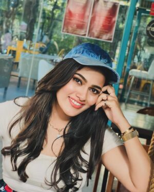 Sriya Surendran Instagram - Banglore days :3 
.
.
.
#trending #viral #ootd #white #cafe #friends #travel #goodtimes #funtimes #foryou #happiness #postivity #banglore #newyear #girlstrip