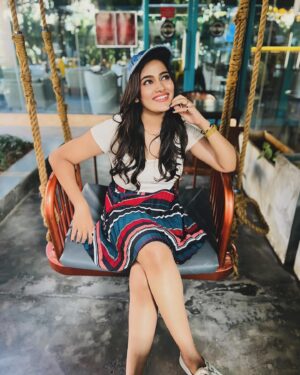 Sriya Surendran Instagram - Banglore days :3 
.
.
.
#trending #viral #ootd #white #cafe #friends #travel #goodtimes #funtimes #foryou #happiness #postivity #banglore #newyear #girlstrip