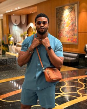 Stan Nze Instagram - ÁFÀMÉFÙNÀ 🤓 The joy in my heart ❤️ 

Some more sights and sounds from the streets of Kuala Lumpur 💐

Outfit by @amdiddyy 
Slippers by @bants_foots 

#Afamefuna #BestActor #Ngozichierika #Grace