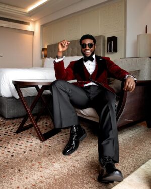 Stan Nze Instagram - It’s all about the Nwokes today 🕺🏾🕺🏾🕺🏾🕺🏾🕺🏾

Outfit by @dejiandkola 
Shoes by @bants_foots 
Haircut by @abujahairdoctor @hairlegend_obargo1 
Video by @creator_jesse 
Photographed by @kamaniphotography 

#MaziNze #CrazyAboutUs24 #LoveUnitesUs24