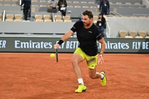 Stanislas Wawrinka Instagram - First round tonight @rolandgarros against @andymurray 🌛💥🎾🙏🏻🇫🇷❤️
#hardwork #match #trusttheprocess #nightsession 
📸 @cocodubreuilphoto