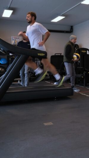 Stanislas Wawrinka Instagram - Sunday funday ♟️🩵🏃🏻⏳😅🏋🏻‍♀️🪫❤️🙏🏻
#hardwork #trusttheprocess #enjoy #keeppushing #pierre