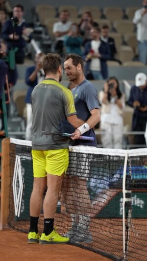 Stanislas Wawrinka Instagram - Nothing but respect 🤝 

#RolandGarros