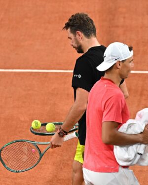 Stanislas Wawrinka Instagram - Intense practice with the king of clay @rafaelnadal 👑🧱🎾🙏🏻💪🏻💥 #hardwork #trusttheprocess #passion #loveofthegame #rolandgarros 
📸 @cocodubreuilphoto @fftennis