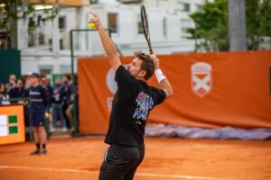 Stanislas Wawrinka Instagram - Back in Bordeaux @bnp_paribas_primrose 👋🏻🇫🇷🥖🍷🎾❤️🙏🏻 #bordeaux #france #hardwork #trusttheprocess #passion
