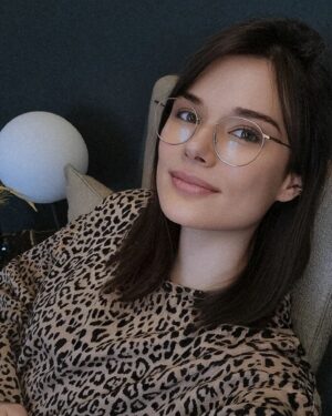 Starling ASMR Instagram - Feeling happy, loved, and spoiled 🖤👸✨️