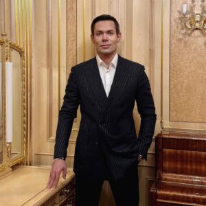 Stas Pekha Instagram - Долго думал кому посвятить этот кавер, понял что лучше кандидатуры нет. 
Приятно поощрять хорошего человека❤️
P.S. Кстати, когда хочу послушать умного человека - смотрю свои интервью😍😍😍… рекомендую💃🏼🦅
#любовнаялюбовь #ямыя #самомусебезавидовать #хочусебясегоднявыдумать #нукаксебянелюбить #ойнемогуребята #конечная 
Костюмы которые реально сидят:
@mastersuit 🖤