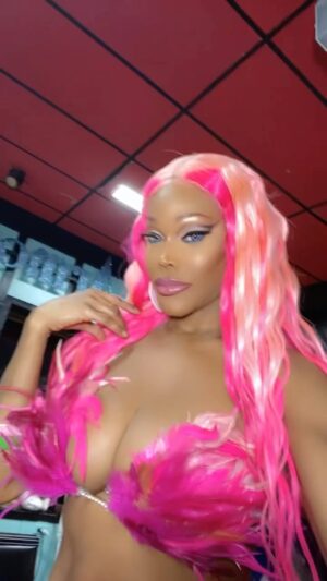 Stasha Sanchez Instagram - Pink Monday 💓 
See you tonight Stars Of The Century 2.0 
God is doing something just pay attention to his goodness 🙏🏾