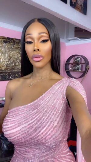Stasha Sanchez Instagram - I came ,I saw ,I’ve Checked out .
Hair 👑
Makeup 👑 
Gown