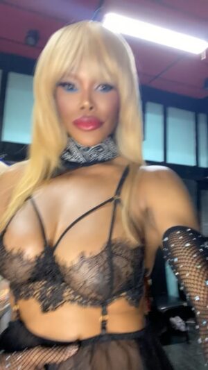 Stasha Sanchez Instagram - Find out who you are, and do it on purpose,
Life has a purpose for us all ,
RoyalQueen👑
ICON
Hall  of Fame 
CoachGirl 
Legendary2 
I’m @ peace 🙏🏾
Make by 👑
Hair by 👑 
Tell Beyoncé I’m  over here